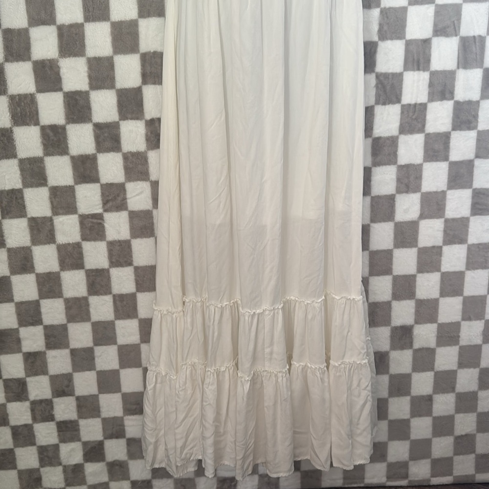 Pink Lily Cream Maxi Dress with Ruffled Tiered Design Size M/Medium - Picture 3 of 13